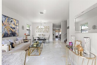 9358 W 33rd Way in Hialeah, FL - Building Photo - Building Photo