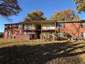 989 NW Colbern Rd in Lee's Summit, MO - Building Photo - Building Photo