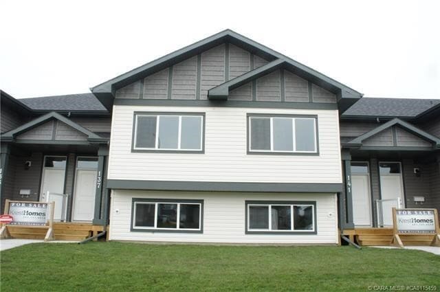 133-145 Ava Cres in Blackfalds, AB - Building Photo - Building Photo