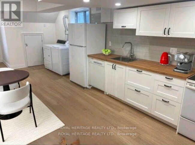 65 Wintergreen Rd in Toronto, ON - Building Photo - Building Photo