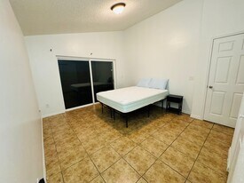 536 Cheshire Way, Unit 600 in Davenport, FL - Building Photo