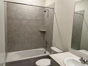 5832 Rostherne Dr in Aubrey, TX - Building Photo - Building Photo