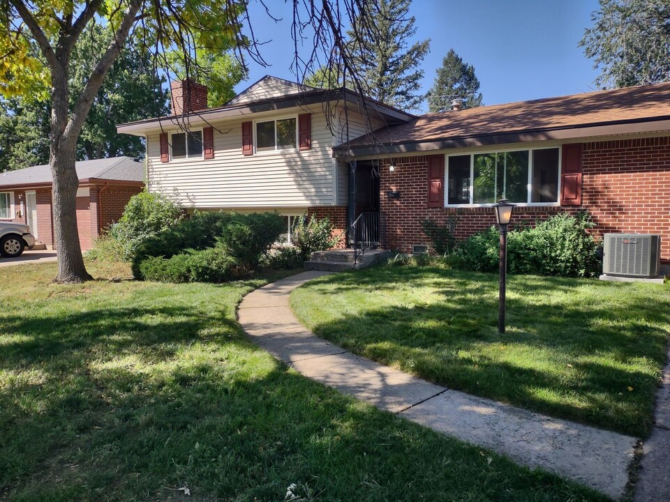 1942 Berkshire Ln in Colorado Springs, CO - Foto de edificio