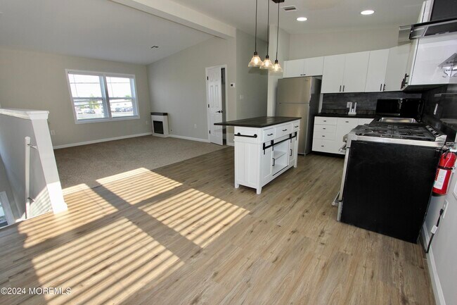 1001 NW Central Ave in Seaside Park, NJ - Building Photo - Building Photo