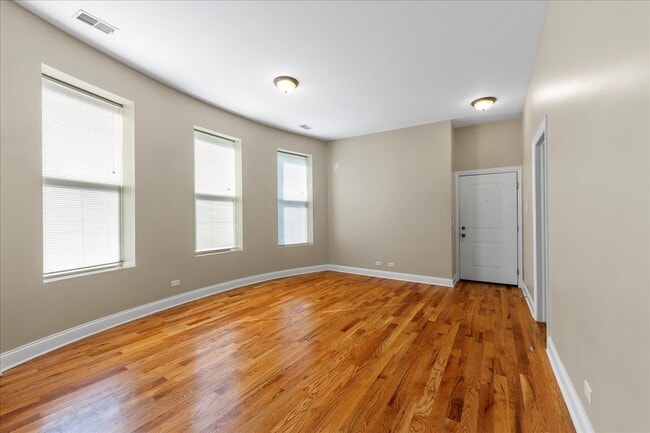 3927 N Clarendon Ave, Unit 1R in Chicago, IL - Foto de edificio - Building Photo