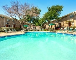 Saturn Square in Garland, TX - Building Photo