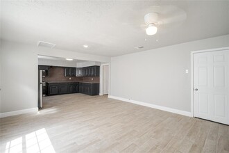 7318 Dahlia St-Unit -C in Houston, TX - Building Photo - Building Photo