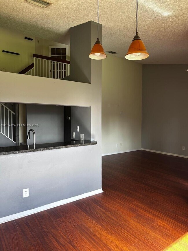 979 Coral Club Dr in Coral Springs, FL - Building Photo - Building Photo