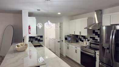 3044 Kings Realm Ave in Columbus, OH - Foto de edificio - Building Photo