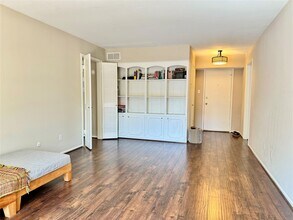 357 N Post Oak Ln in Houston, TX - Foto de edificio - Building Photo