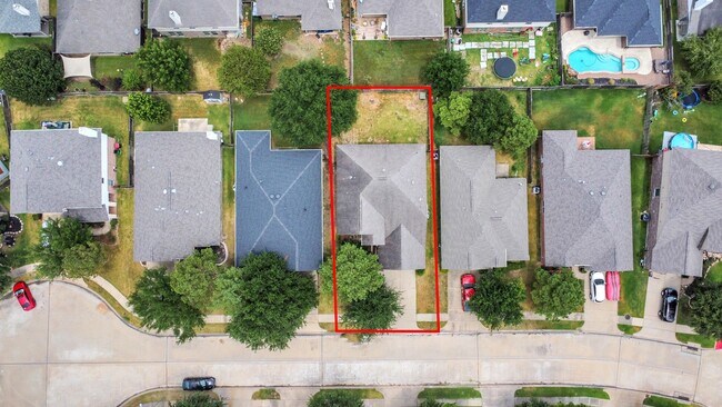 property at 1914 Lenora Ct
