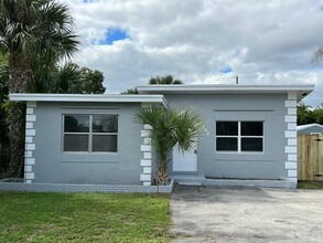 1883 Breezy Ln in West Palm Beach, FL - Building Photo - Building Photo