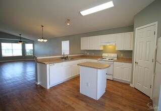 386 Mizzen Ln in Pensacola, FL - Building Photo - Building Photo