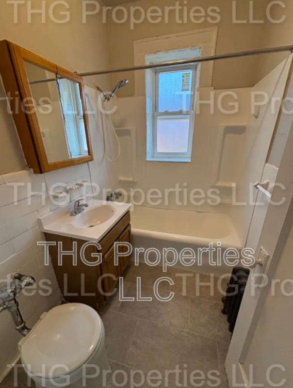 490 Tremont Ave in Orange, NJ - Building Photo - Building Photo