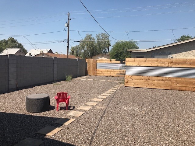 1026 E Pierce St in Phoenix, AZ - Foto de edificio - Building Photo
