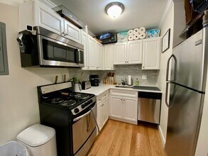 10 Arizona Terrace in Arlington, MA - Building Photo - Building Photo