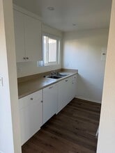 7861 Clay Avenue in Huntington Beach, CA - Foto de edificio - Building Photo