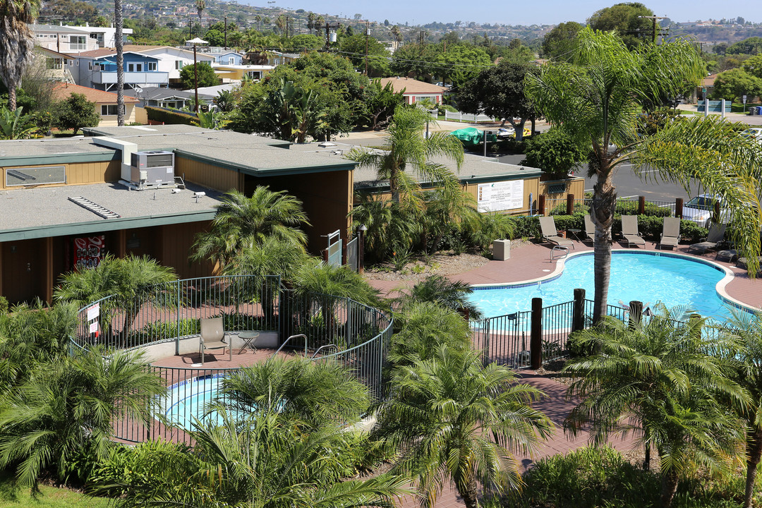 Cedar Shores in San Diego, CA - Building Photo