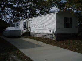 1301 Idella Walker Rd in Hinesville, GA - Building Photo