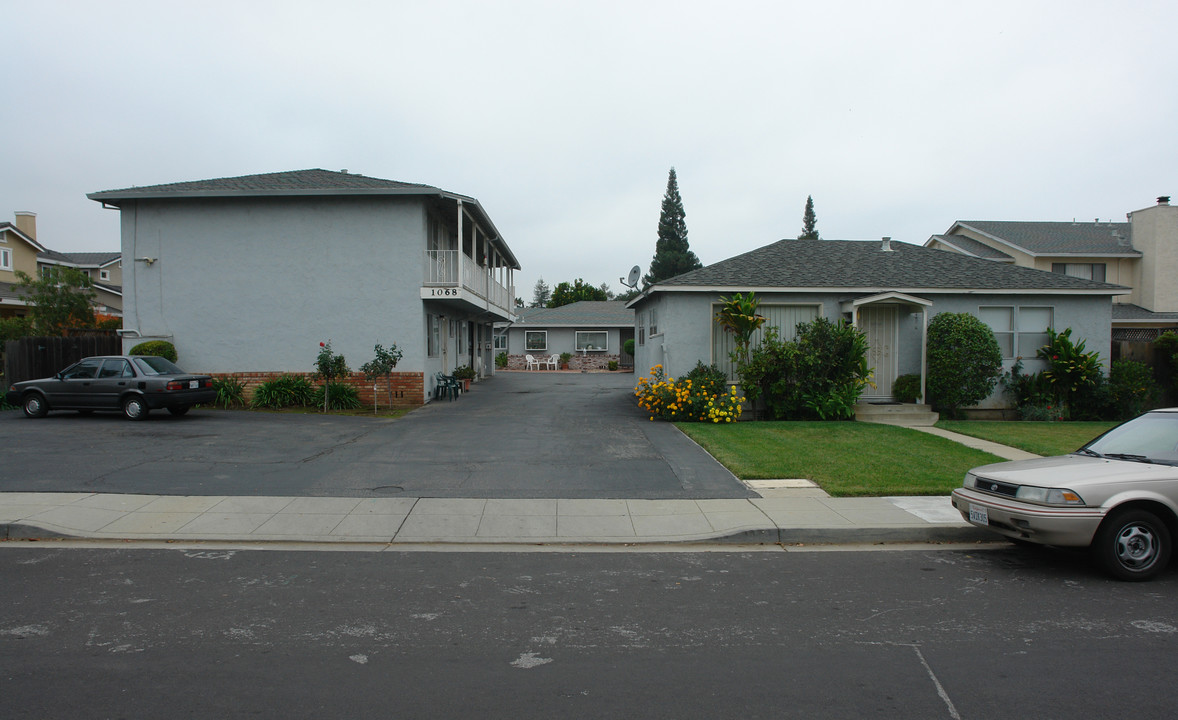 1068 Bonita Ave in Mountain View, CA - Building Photo