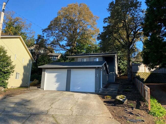 17932 Oatfield Rd in Gladstone, OR - Building Photo - Building Photo