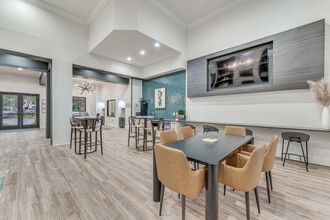 Parkside Crossing in Austin, TX - Foto de edificio - Building Photo