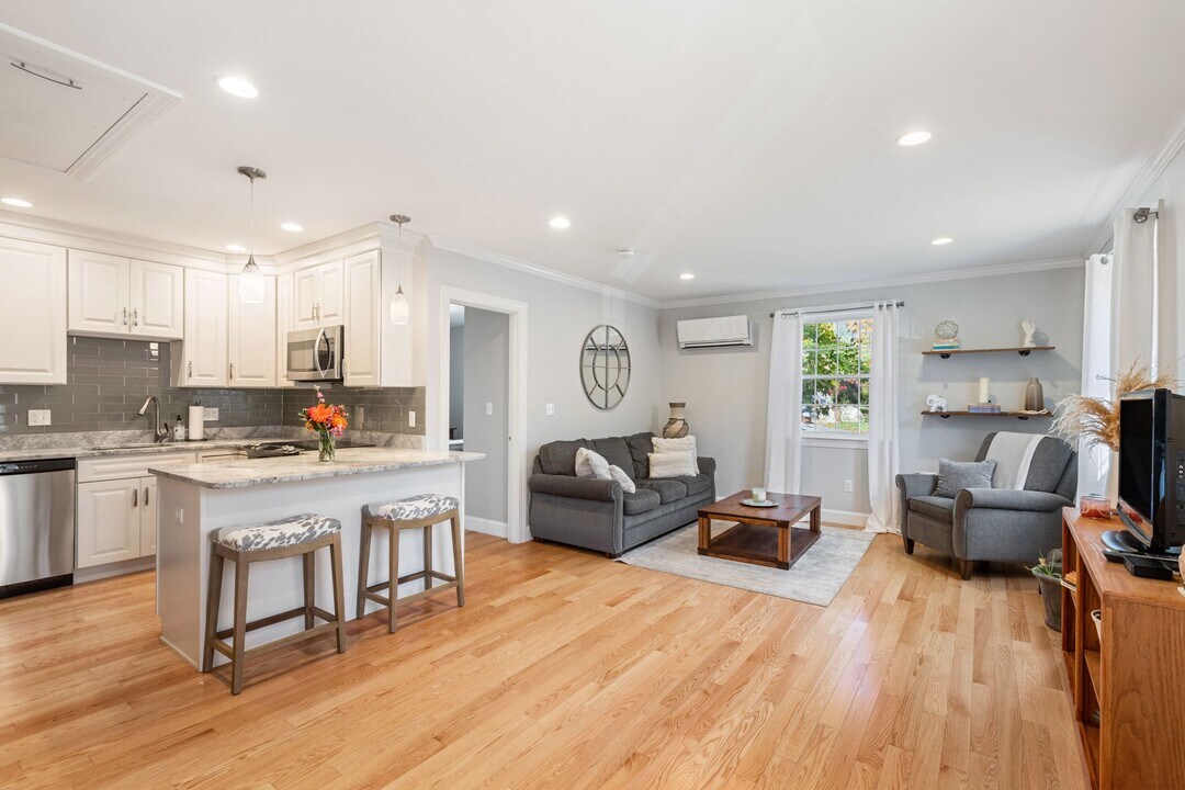 168 Mill St in Westwood, MA - Building Photo