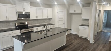 516 S Benchmark Ln in Fayetteville, AR - Foto de edificio - Building Photo
