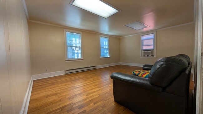 20 W Main St, Unit 200