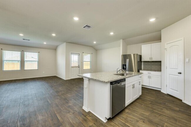 307 N Richland Dr in Lockhart, TX - Foto de edificio - Building Photo