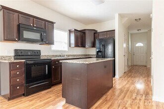 108 Lookout Point Pl in Mooresville, NC - Building Photo - Building Photo