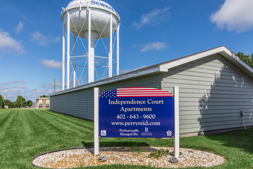 Independence Court in Seward, NE - Building Photo