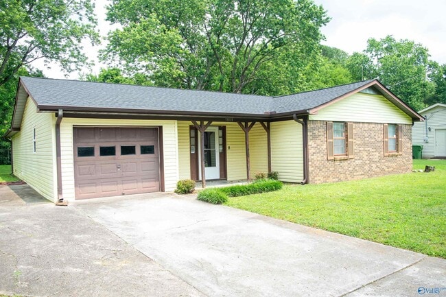 3808 Timbercrest Dr NW in Huntsville, AL - Building Photo - Building Photo