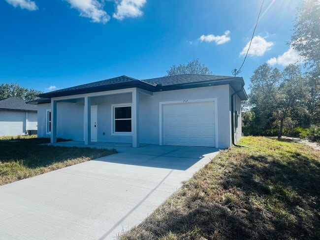 717 Tunney St in Lehigh Acres, FL - Building Photo - Building Photo