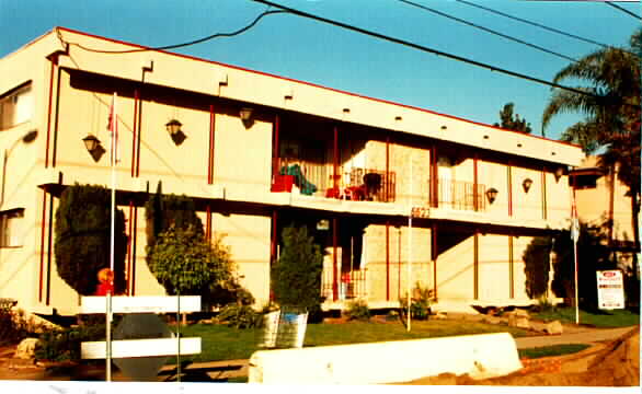 Woodley Apartments in Van Nuys, CA - Building Photo - Building Photo