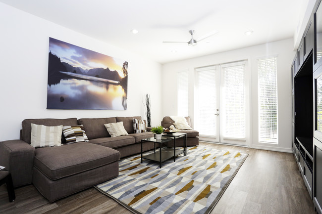 Courtyard at Ventura Canyon in Panorama City, CA - Building Photo - Interior Photo