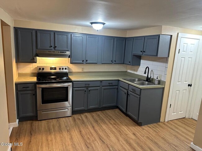 11 Myrtle Ave in Albany, NY - Building Photo - Building Photo