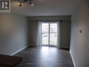 102 Aspen Springs Dr in Bowmanville, ON - Building Photo - Building Photo