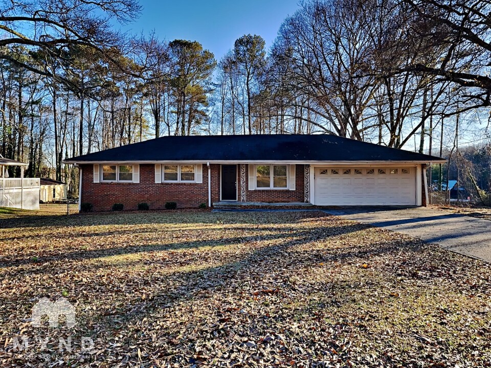 3761 Edward Rd in Rex, GA - Building Photo