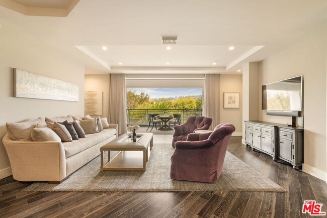 property at 460 N Palm Dr