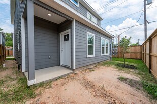 8202 Homewood Ln in Houston, TX - Building Photo