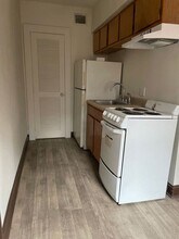 701 W Maple Ave in Independence, MO - Building Photo - Building Photo