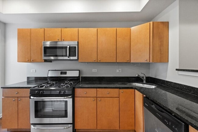 7717 N Marshfield Ave in Chicago, IL - Building Photo - Building Photo