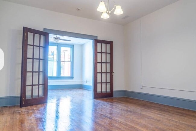 87 W Main St in Pulaski, VA - Foto de edificio - Building Photo