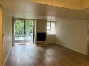 7826 Topanga Canyon Blvd in Canoga Park, CA - Building Photo - Building Photo