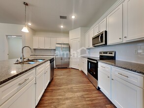 914 Tan Tara Trl in Jacksonville, FL - Foto de edificio - Building Photo