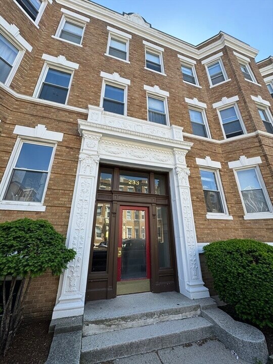 229 Kelton St, Unit #1 in Boston, MA - Building Photo