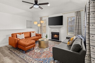 1 Iris Way in Bentonville, AR - Building Photo