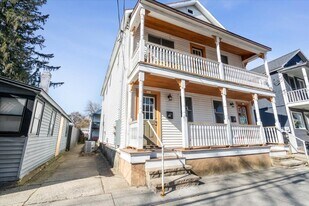 53 Beekman St in Saratoga Springs, NY - Building Photo