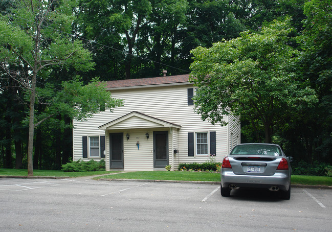 740-748 Liberty St in Penfield, NY - Foto de edificio - Building Photo